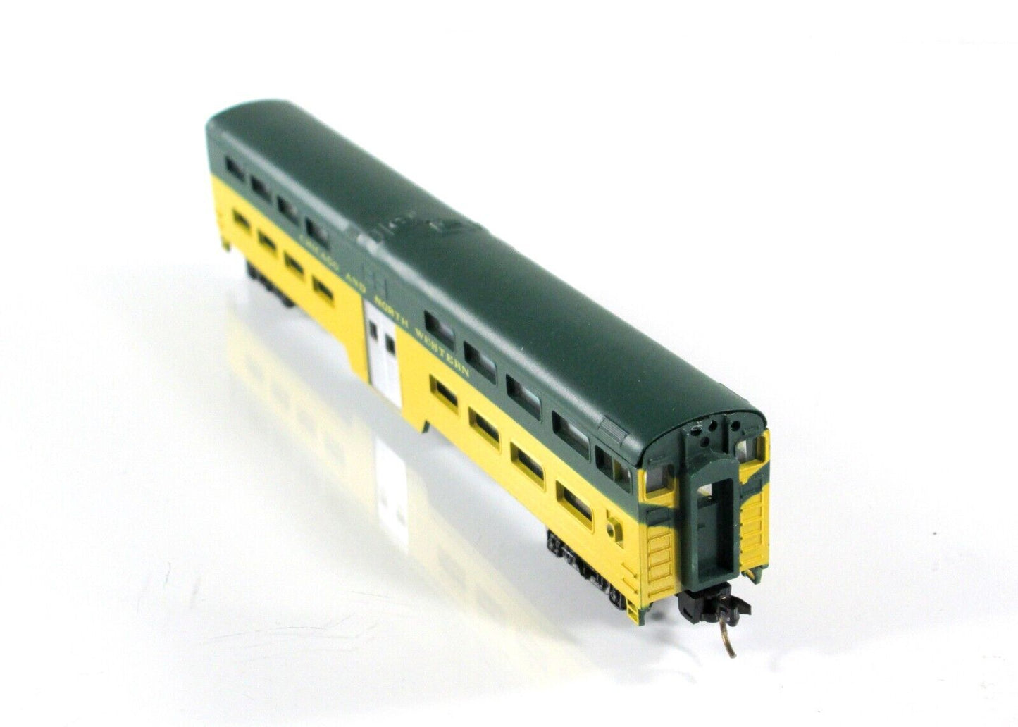 N Scale CHICAGO & NORTH WESTERN Bi-Level Commuter Cab, Con-Cor 4411, MTL Coupler