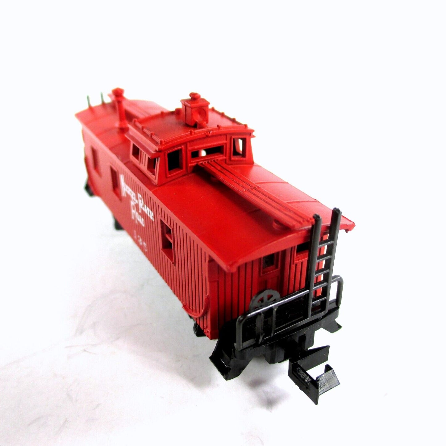 N Scale ***NICKEL PLATE ROAD*** Cupola Caboose, NKP 125 ------------- ROCO 28963