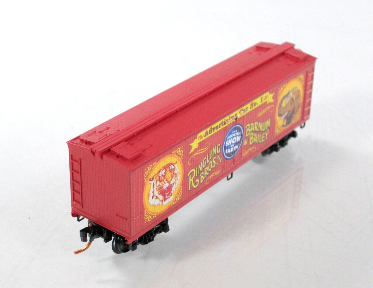 N Scale ***RINGLING CIRCUS*** Advertising Box Car #1 ----- Micro Trains 04700400