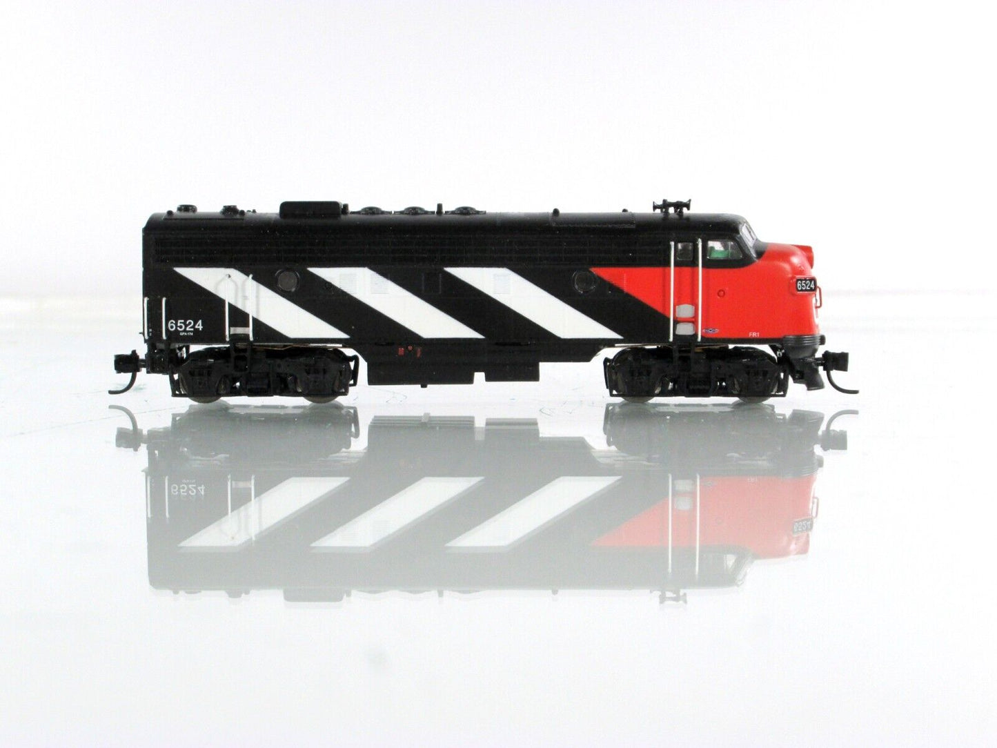 N Scale ***CANADIAN NATIONAL*** EMD FP9 #6524 -- Intermountain 69988-01, DCC Rdy