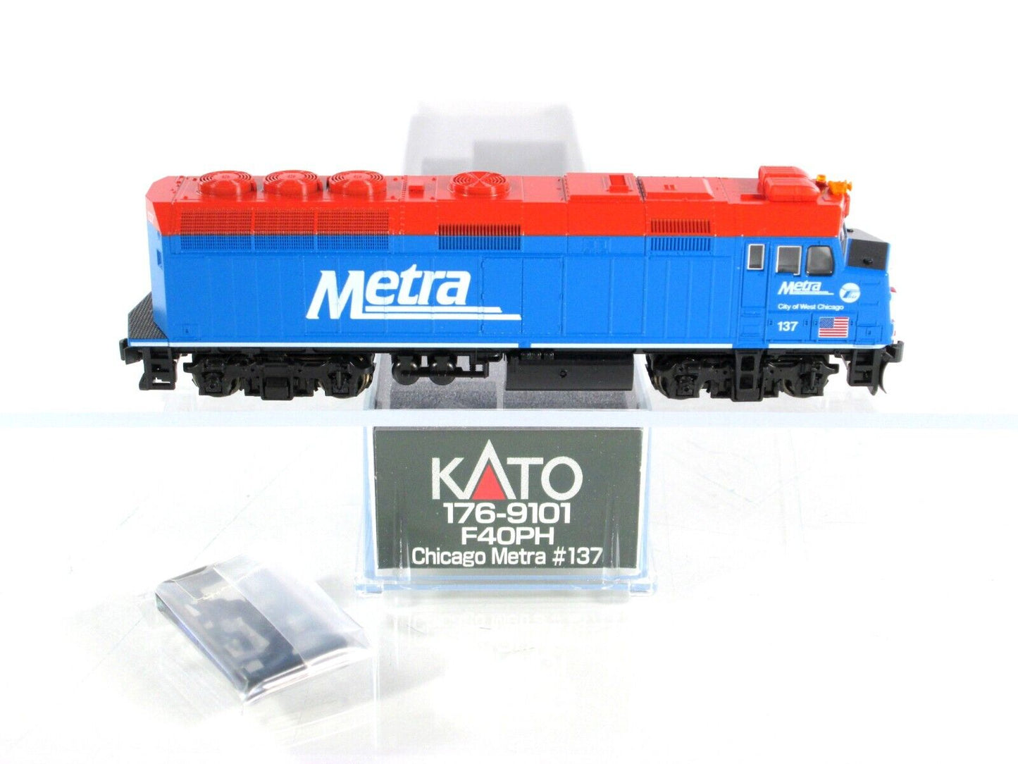 N Scale ***CHICAGO METRA*** EMD F40PH Locomotive #137 -- Kato 176-9101 **DCC Rdy