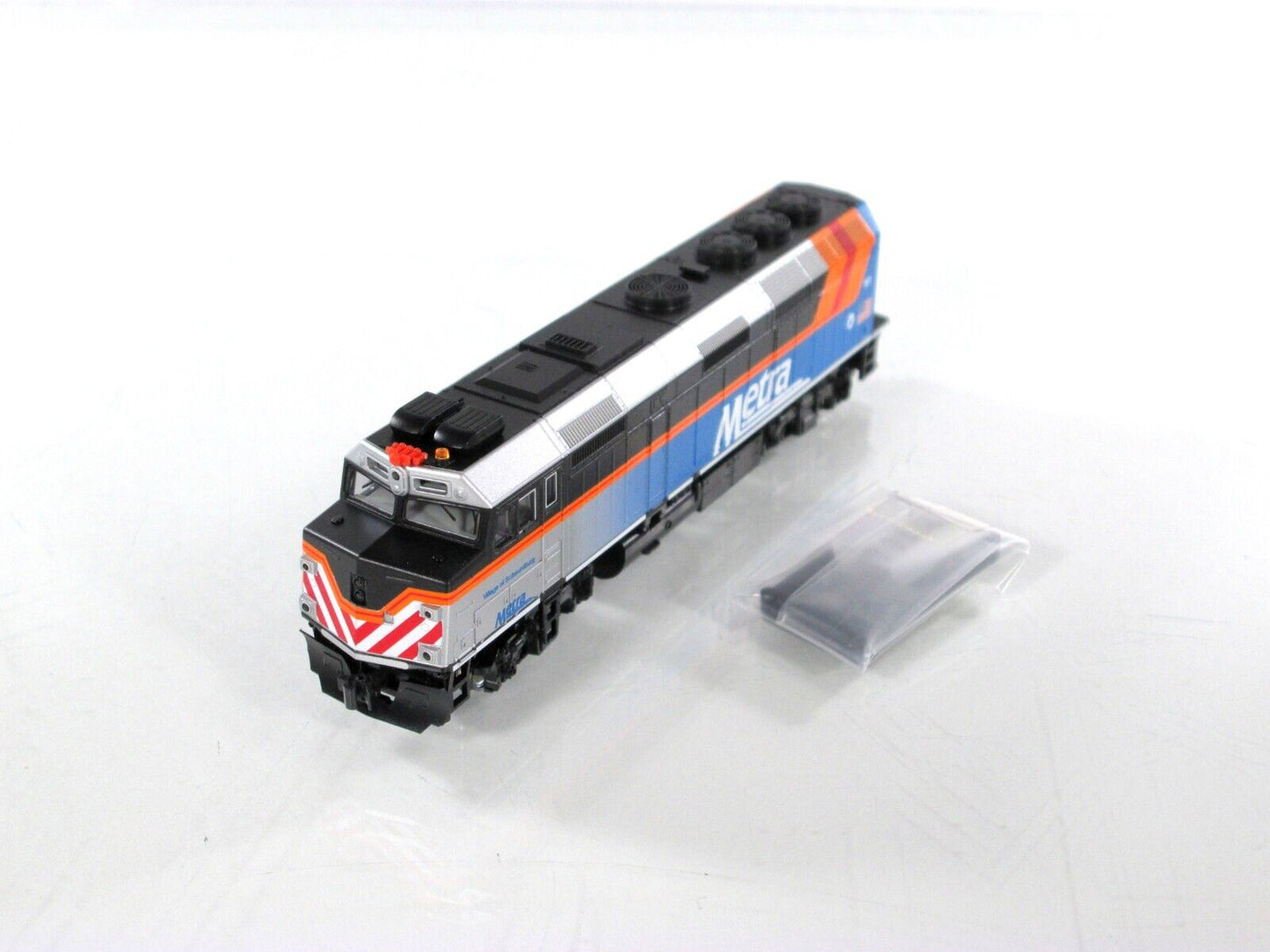 N Scale ***CHICAGO METRA*** EMD F40PH *Schaumburg* #181 -Kato 176-9106 **DCC Rdy