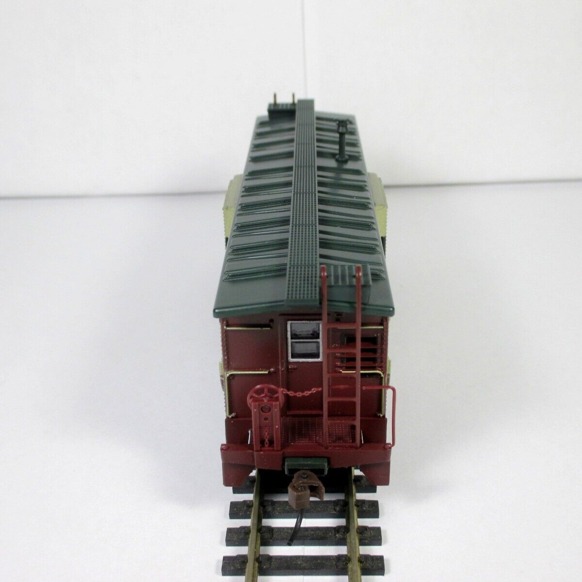 HO Scale *NAPA VALLEY* Railroad Bay Window Caboose *Petit Verdot* - Athearn 8509