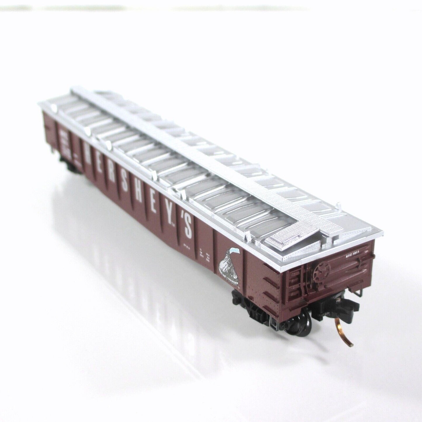N Scale ***HERSHEY'S KISSES*** Covered Gondola -- HFC 1011 - Micro Trains 106060