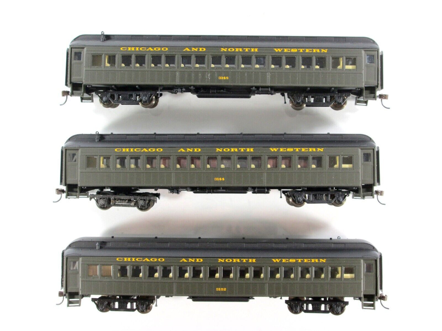 HO Scale ***CHICAGO NW*** 60' LightWt Coach Set - Rivarossi HR4036, Knuckle Cplr