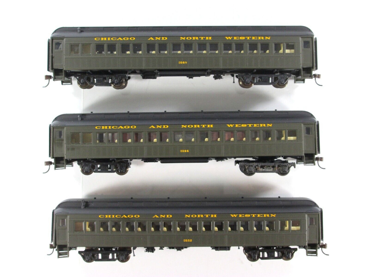 HO Scale ***CHICAGO NW*** 60' LightWt Coach Set - Rivarossi HR4036, Knuckle Cplr