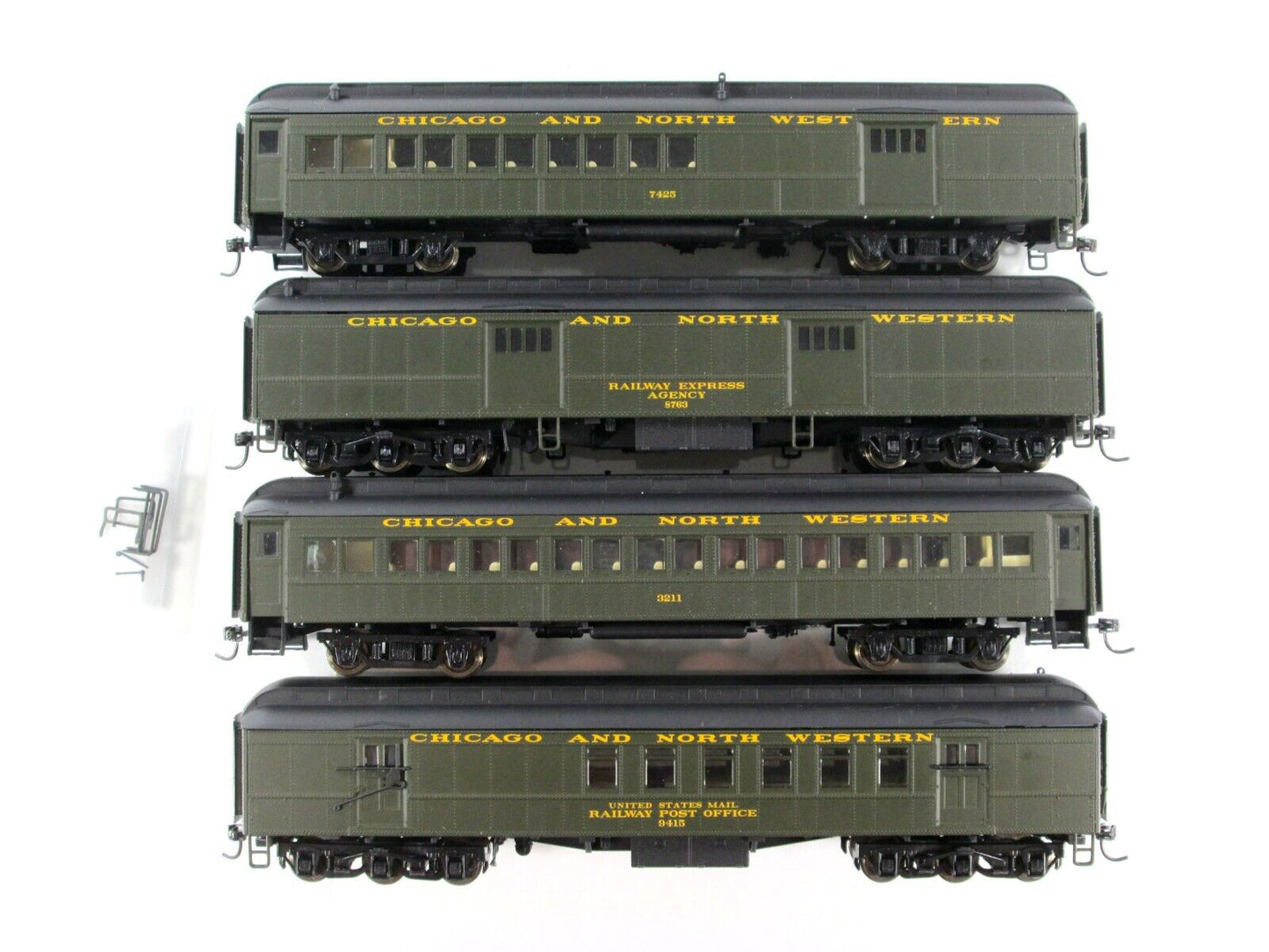 HO Scale ***CHICAGO NW*** 60' Passenger Set -- Rivarossi RT600224, Knuckle Cplrs