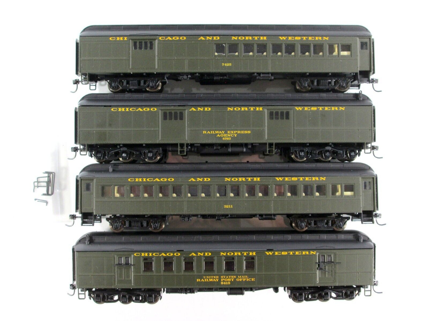 HO Scale ***CHICAGO NW*** 60' Passenger Set -- Rivarossi RT600224, Knuckle Cplrs