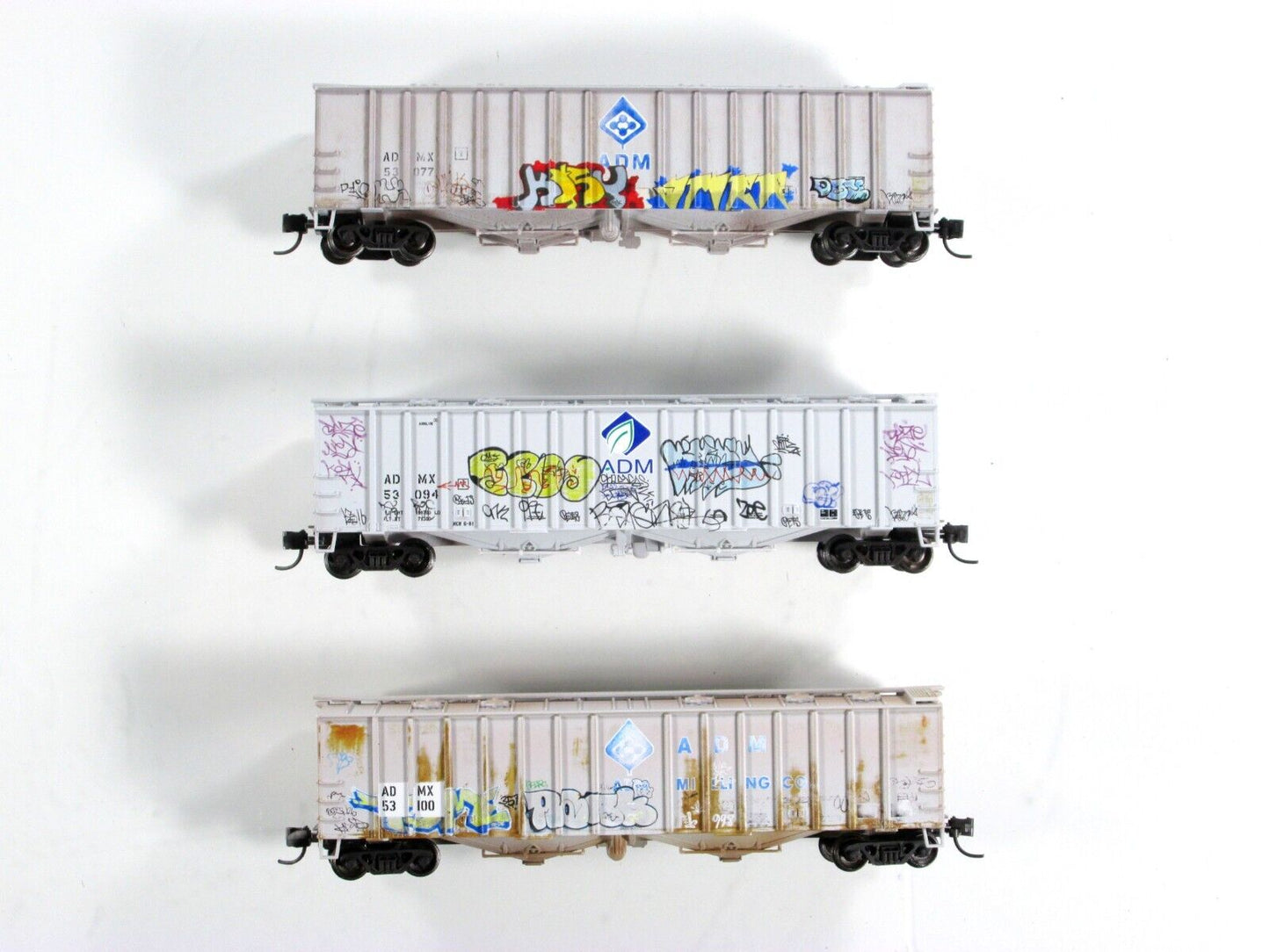 N Scale ***ADMX*** Weathered & Graffiti Hopper 3-Pack Set -Micro Trains 99305720