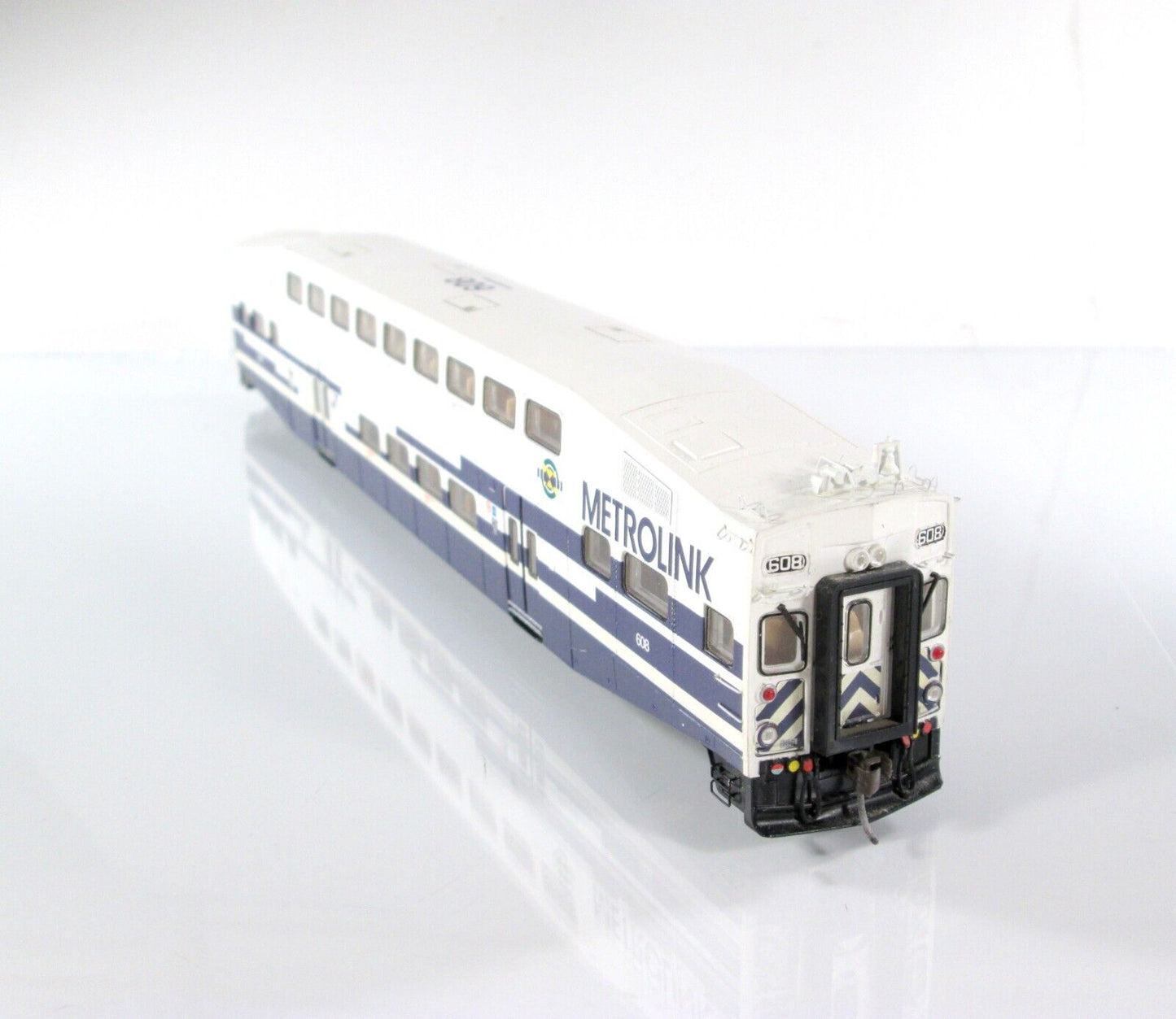 HO Scale ***METROLINK*** Bombardier Commuter Control Car #608 ---- Athearn 2540