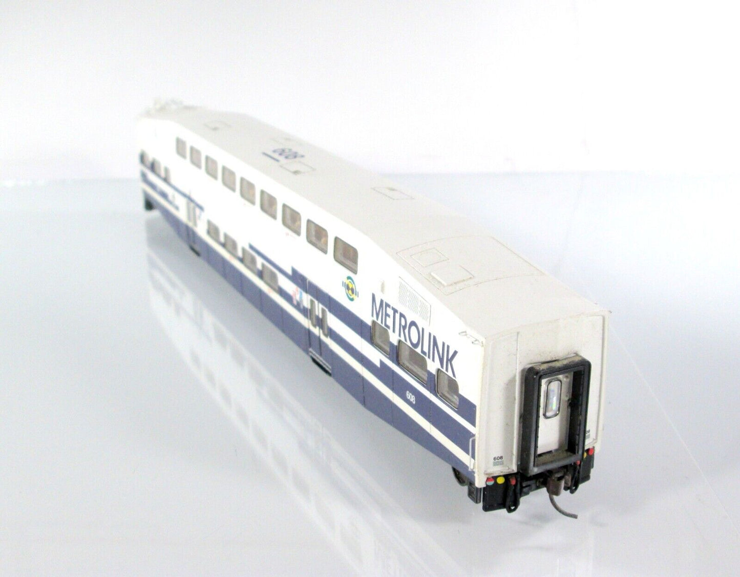 HO Scale ***METROLINK*** Bombardier Commuter Control Car #608 ---- Athearn 2540