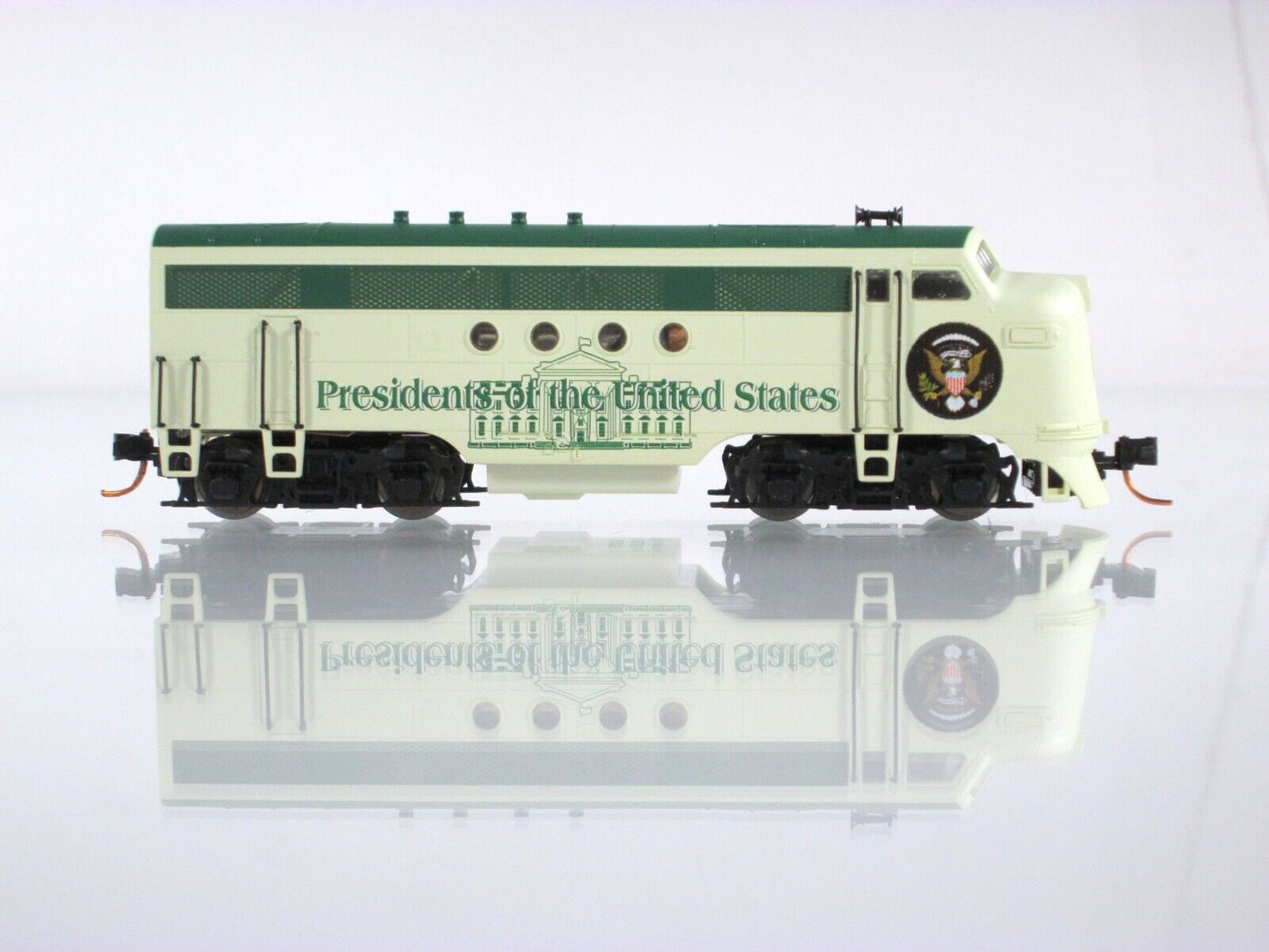N Scale **PRESIDENTIAL** FT A Locomotive - Micro Trains 98701611 *DCC RDY **RARE