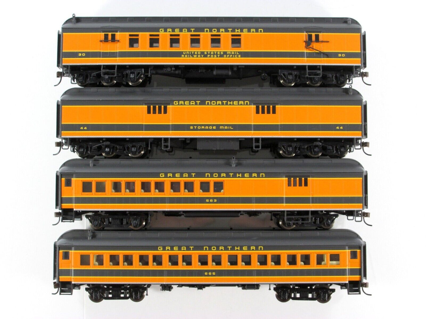HO Scale **GREAT NORTHERN** 60' Passenger Set - Rivarossi RT600222, Knuckle Cplr