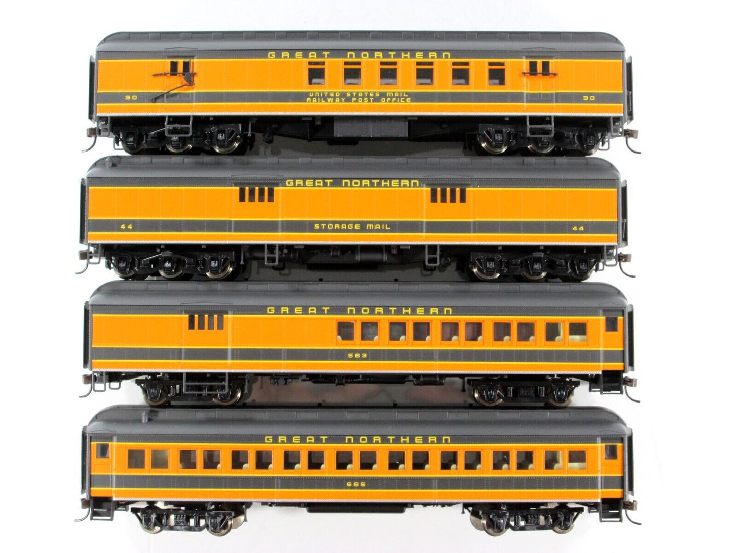 HO Scale **GREAT NORTHERN** 60' Passenger Set - Rivarossi RT600222, Knuckle Cplr