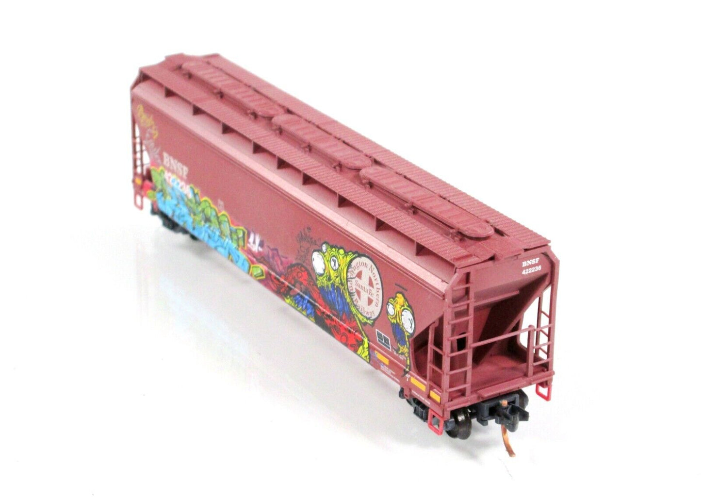 N Scale ***BNSF***  Monster 2  Graffiti Hopper - #422236 - Micro Trains 09444440