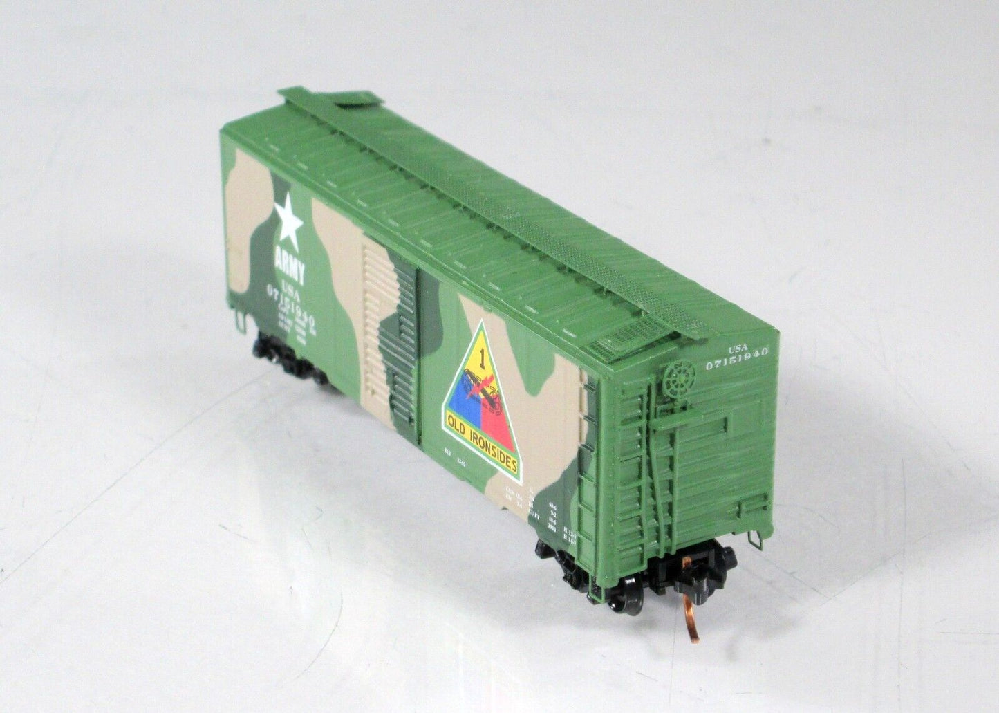 N Scale ***US ARMY OLD IRONSIDES*** 40' Box Car -- USA 07151940 -- DELUXE 240311