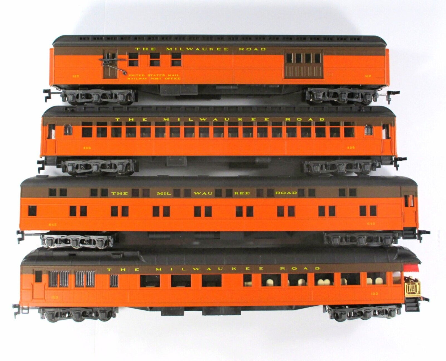 HO Scale MILWAUKEE ROAD 1920s Heavyweight 4-Passenger Car Set B - Rivarossi 6905