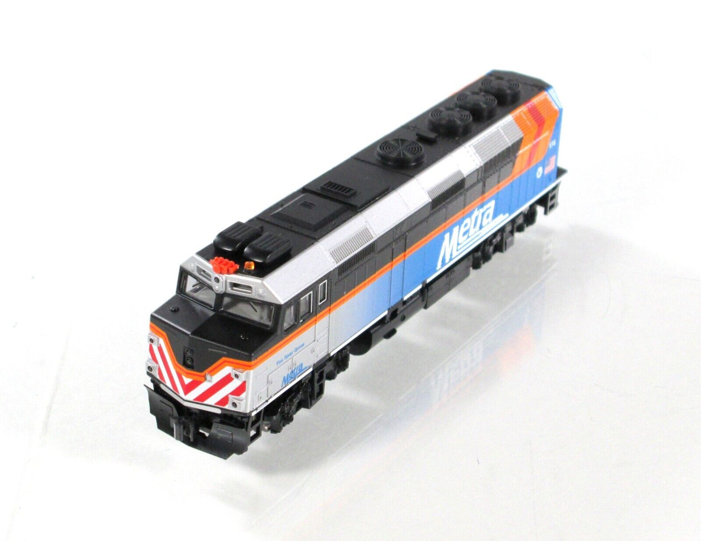 N Scale ***CHICAGO METRA*** EMD F40PH Locomotive #174 -- Kato 176-9105 **DCC Rdy