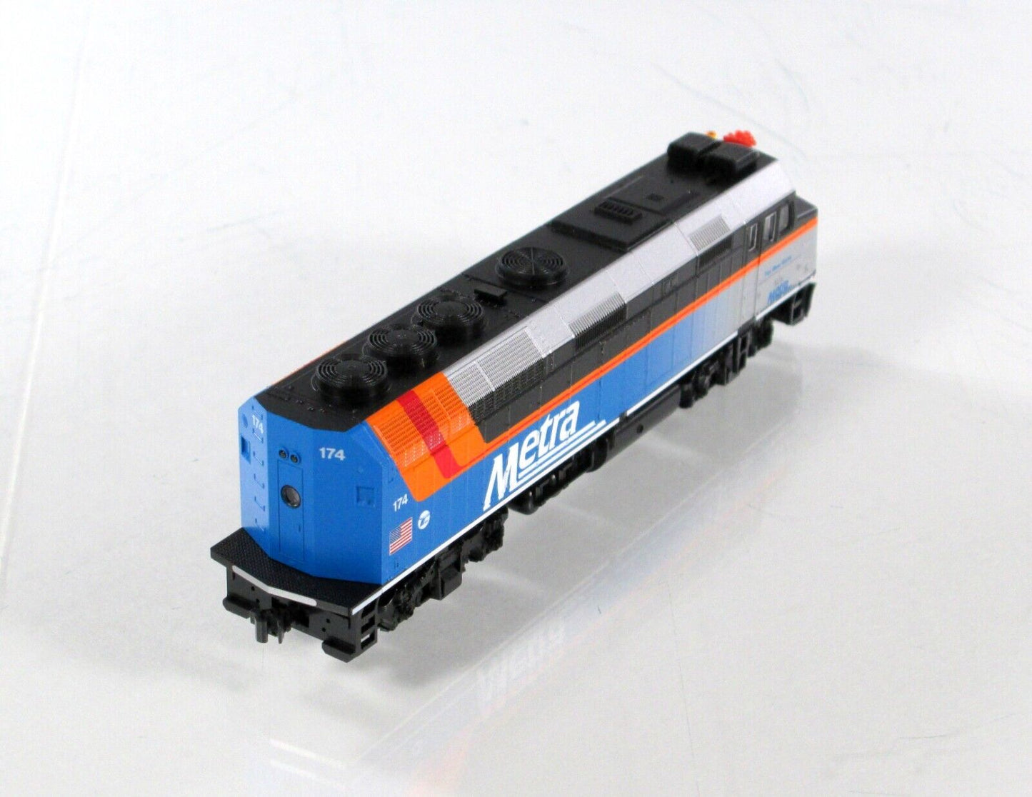 N Scale ***CHICAGO METRA*** EMD F40PH Locomotive #174 -- Kato 176-9105 **DCC Rdy