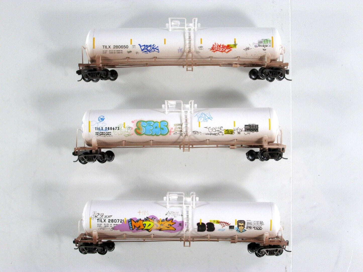 N Scale *TILX* Weathered & Graffiti 56' Tank Car Set Micro Trains 98305059 *RARE