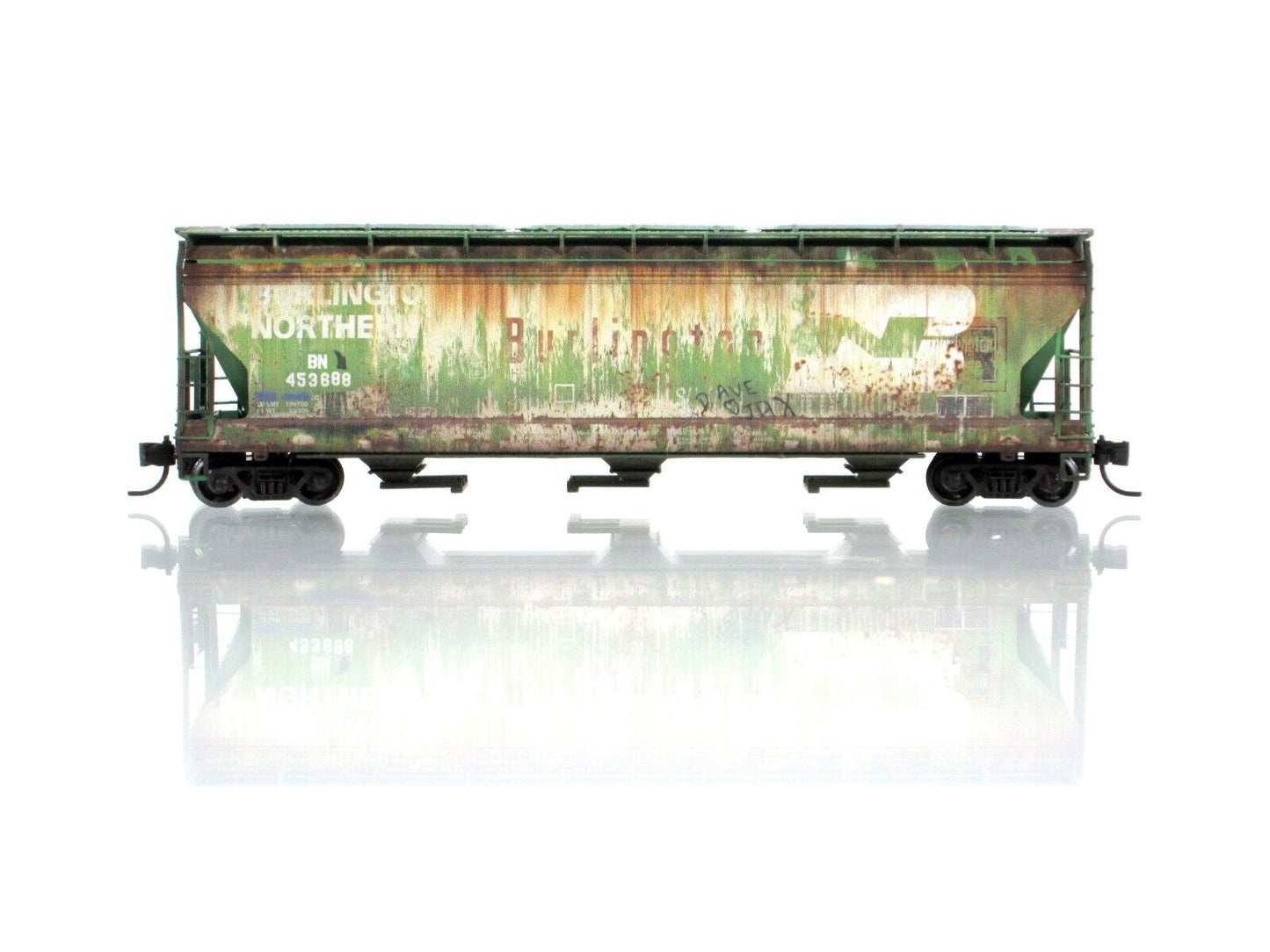N Scale **BN** Weathered 3-Bay Covered Hopper - 453688 - Micro Trains 09444770