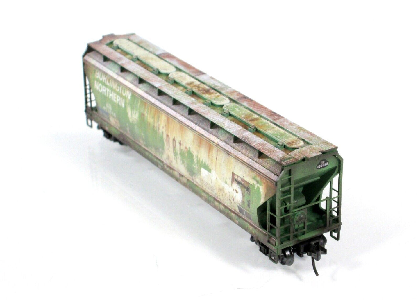 N Scale **BN** Weathered 3-Bay Covered Hopper - 453688 - Micro Trains 09444770