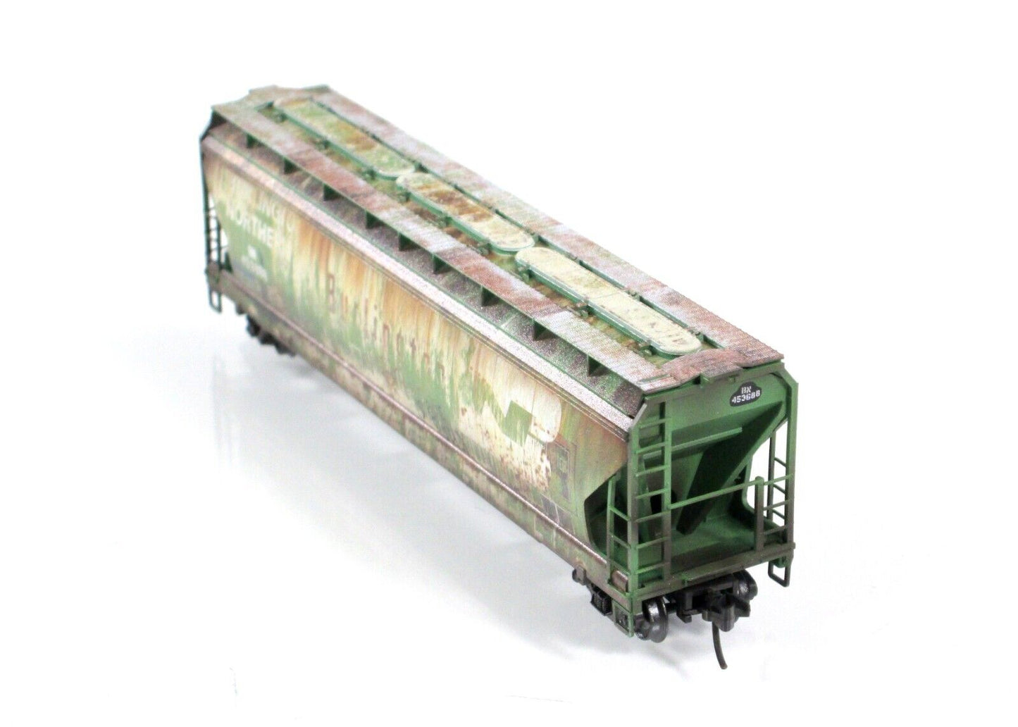 N Scale **BN** Weathered 3-Bay Covered Hopper - 453688 - Micro Trains 09444770