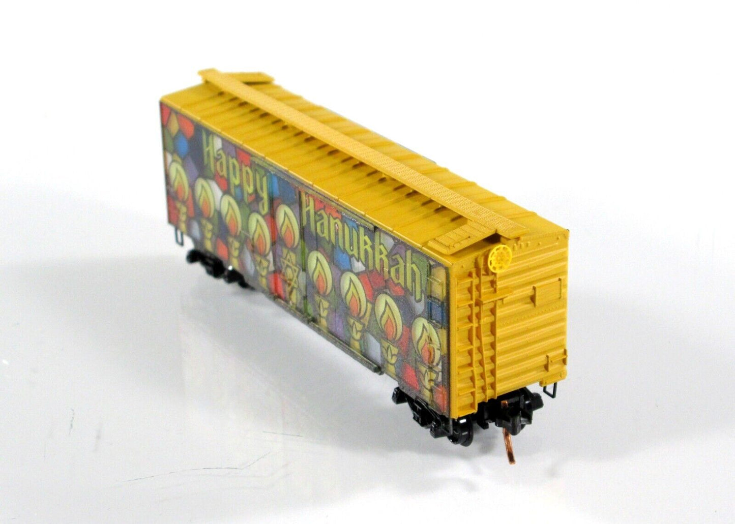 N Scale ***HAPPY HANUKKAH*** 40' Holiday Box Car - Micro Trains 02100560 ***RARE