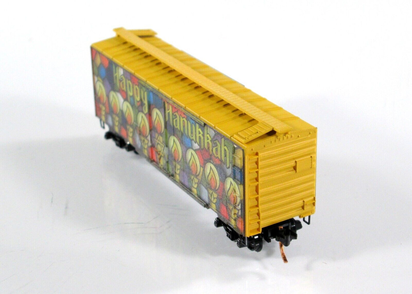 N Scale ***HAPPY HANUKKAH*** 40' Holiday Box Car - Micro Trains 02100560 ***RARE