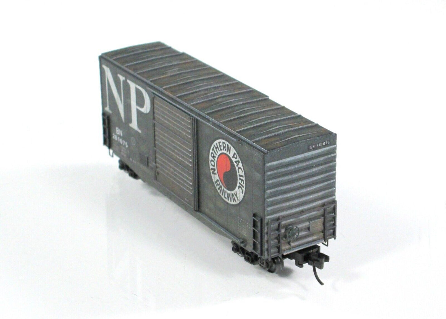 N Scale *NORTHERN PACIFIC* Weathered 40' Hy-Cube Box Car - Micro Trains 10144011
