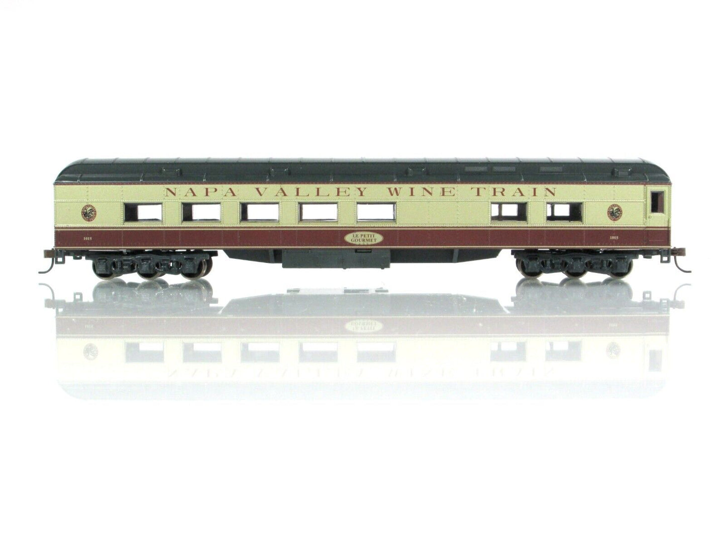 HO Scale **NAPA VALLEY* Diner "Le Petit Gourmet" 1015 -Athearn 85102, Metal Whls