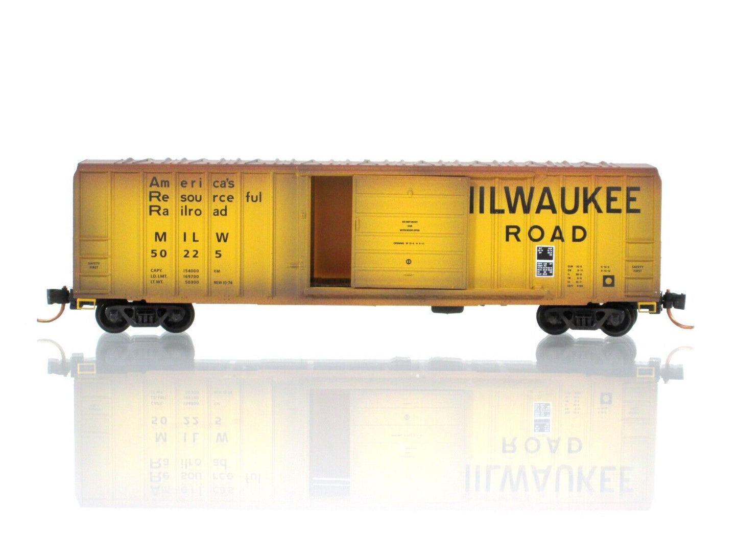 N Scale ***MILWAUKEE ROAD*** Weathered & Graffiti Box Car -Micro Trains 02544780