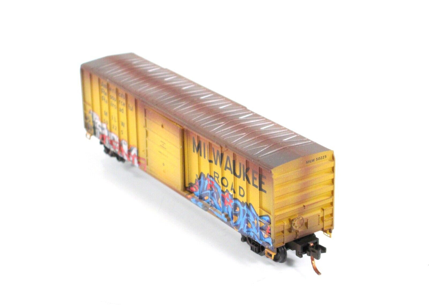 N Scale ***MILWAUKEE ROAD*** Weathered & Graffiti Box Car -Micro Trains 02544780