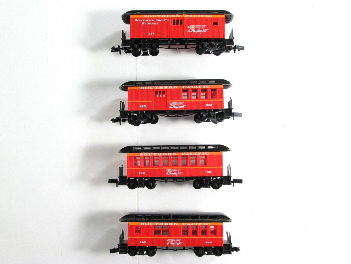 N Scale SOUTHERN PACIFIC DAYLIGHT Overton Passenger Car 4-Pack Set -- Roundhouse