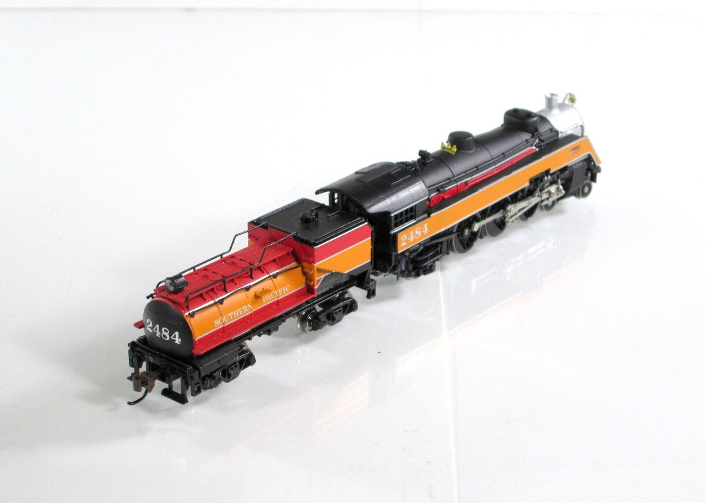 N Scale SOUTHERN PACIFIC DAYLIGHT 4-6-2 Semi-Streamliner Locomotive -Model Power