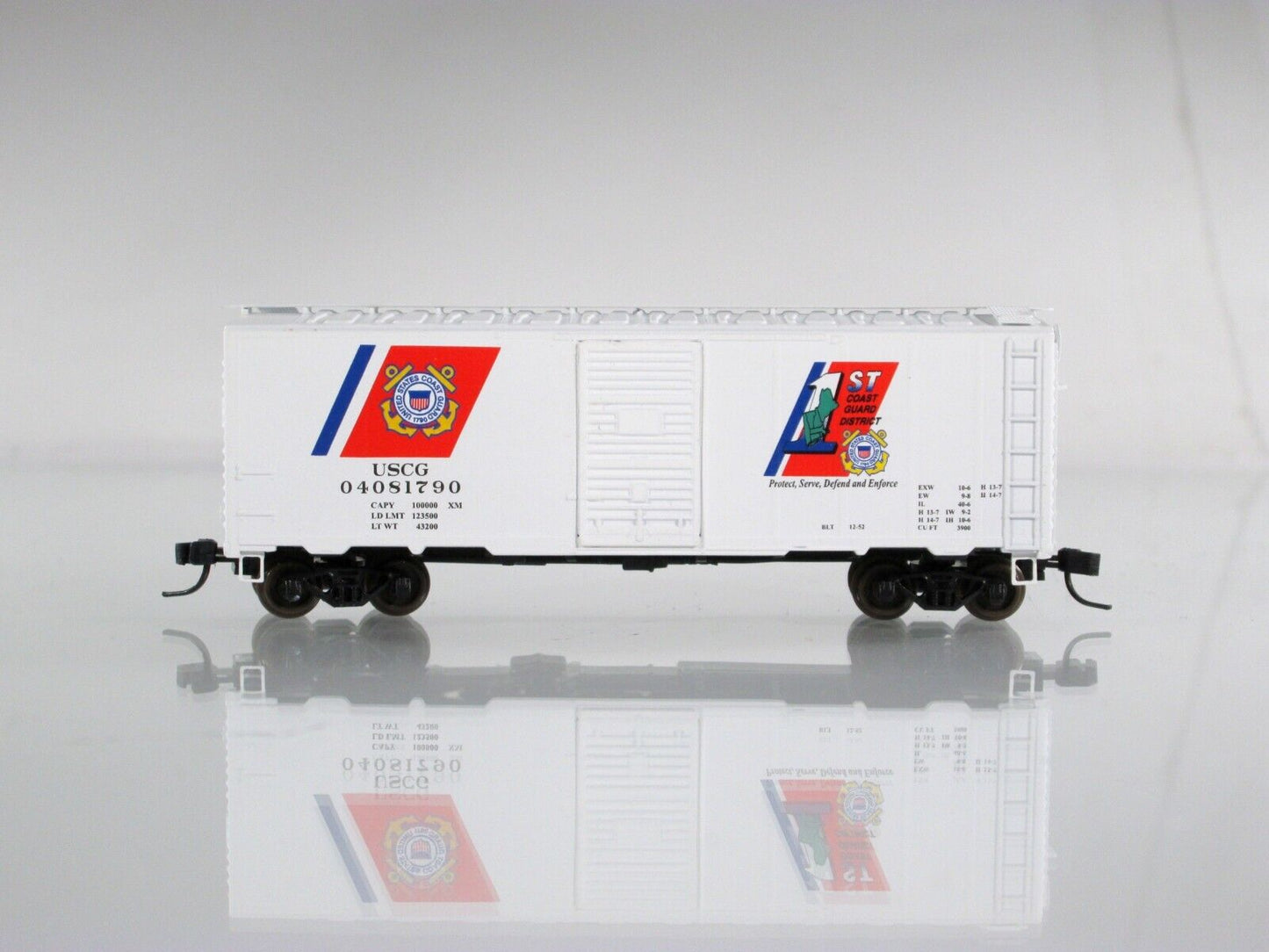N Scale ***US COAST GUARD*** 1st District 40' Box Car 04081790 - Deluxe 240151