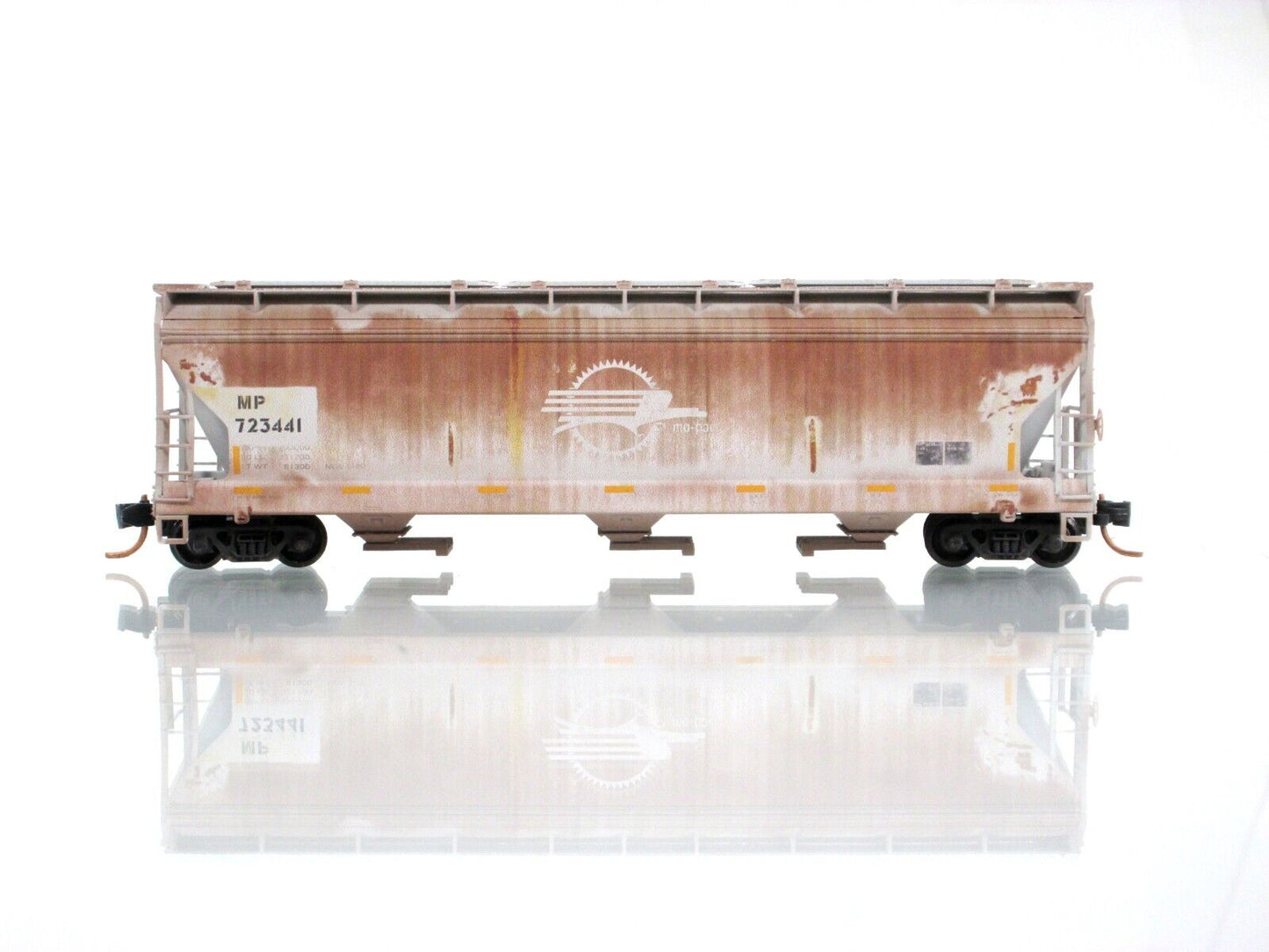 N Scale ***MISSOURI PACIFIC*** Weathered 3-Bay Hopper ---- Micro Trains 09444190