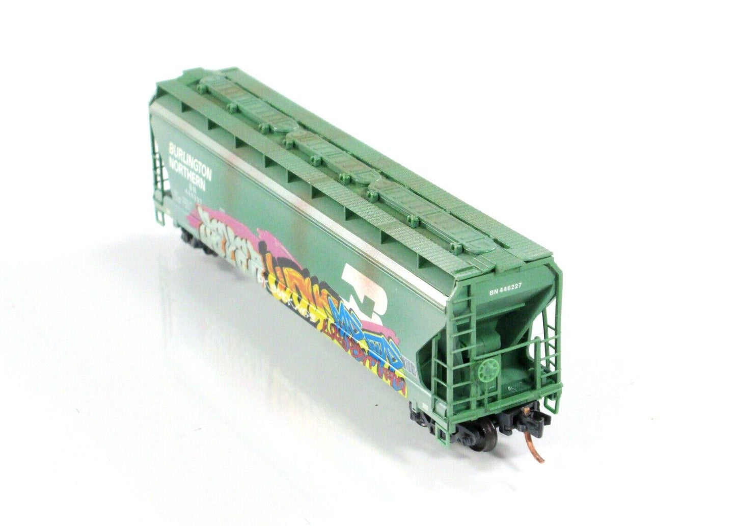N Scale **BURLINGTON NORTHERN** Weathered Hopper #446227 - Micro Trains 09444310