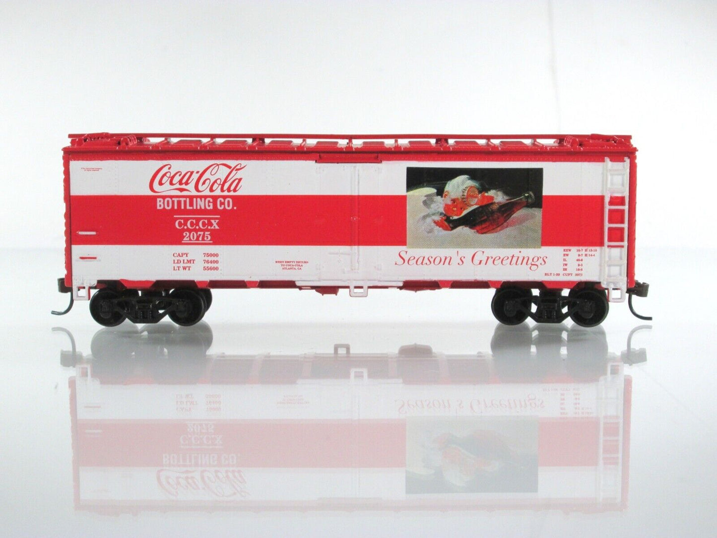 HO Scale ***COCA-COLA*** SEASON'S GREETINGS 40' Reefer, CCCX 2075 - Athearn 8331