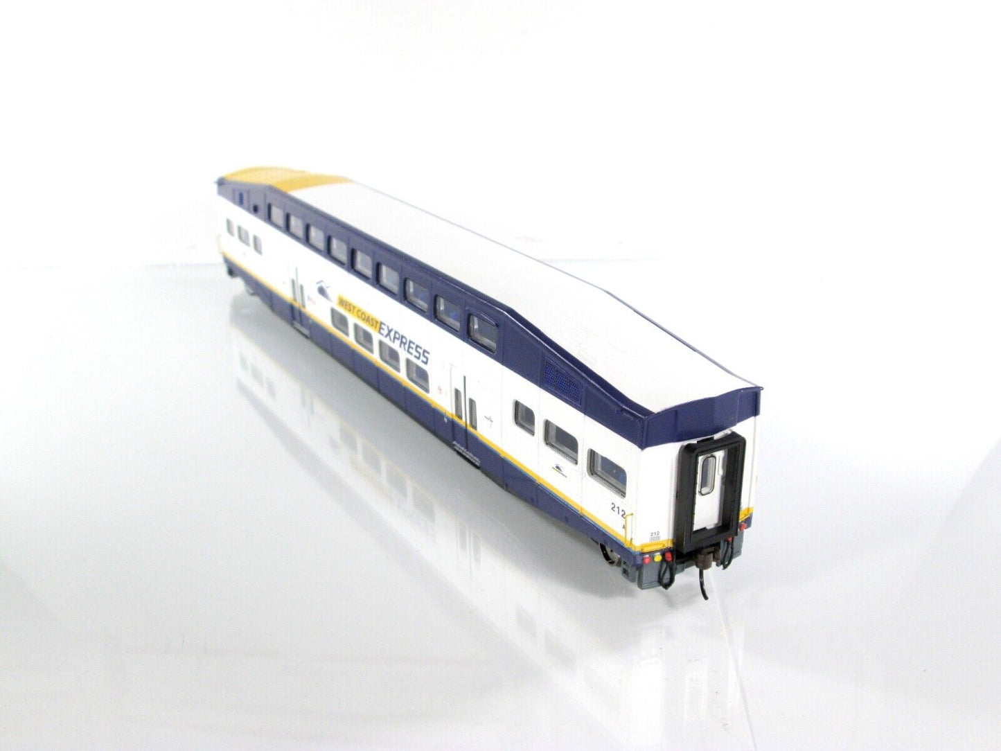 HO Scale **WEST COAST EXPRESS** BOMBARDIER Commuter Car, WCE #212 --Athearn 2564