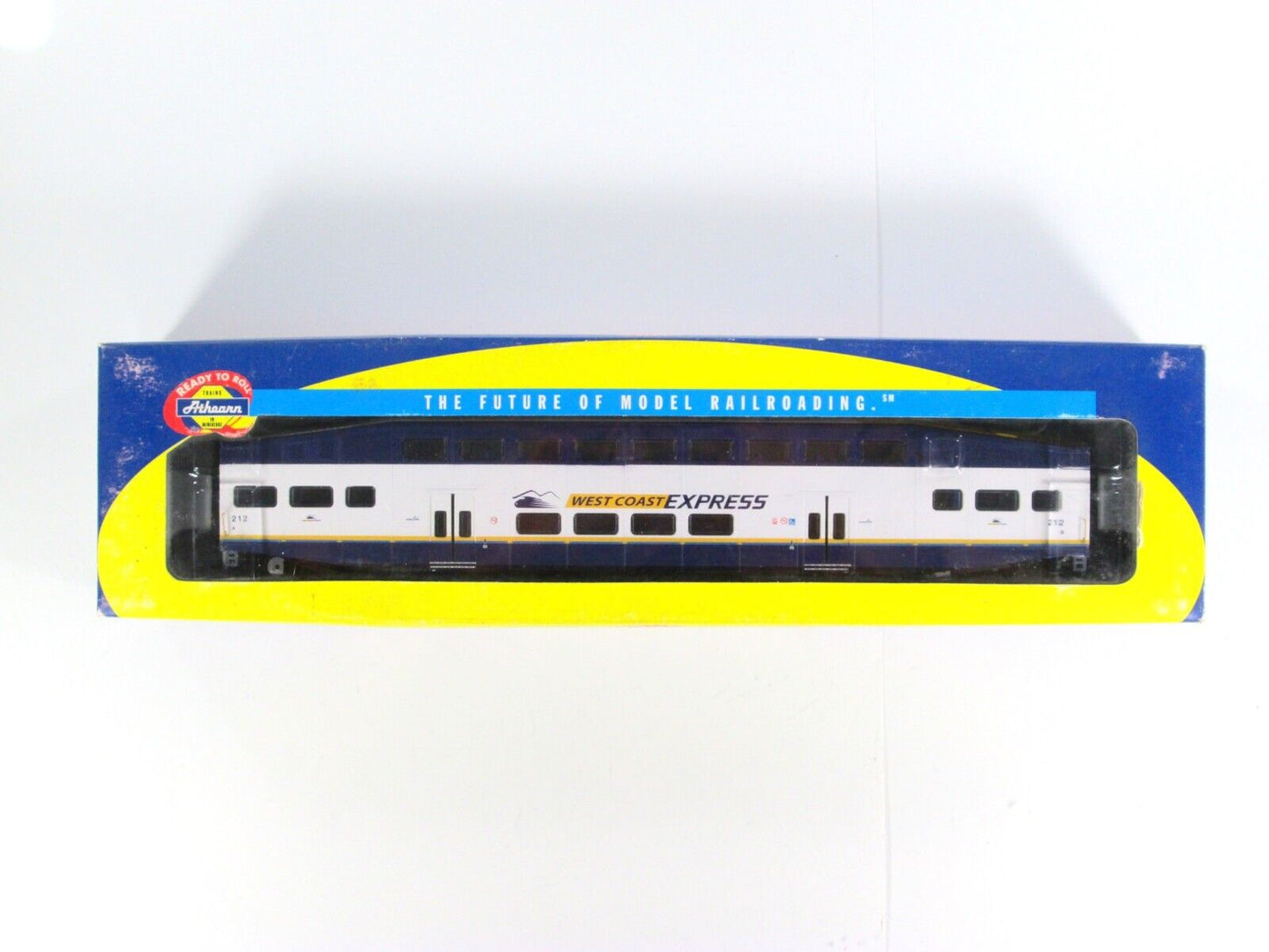 HO Scale **WEST COAST EXPRESS** BOMBARDIER Commuter Car, WCE #212 --Athearn 2564