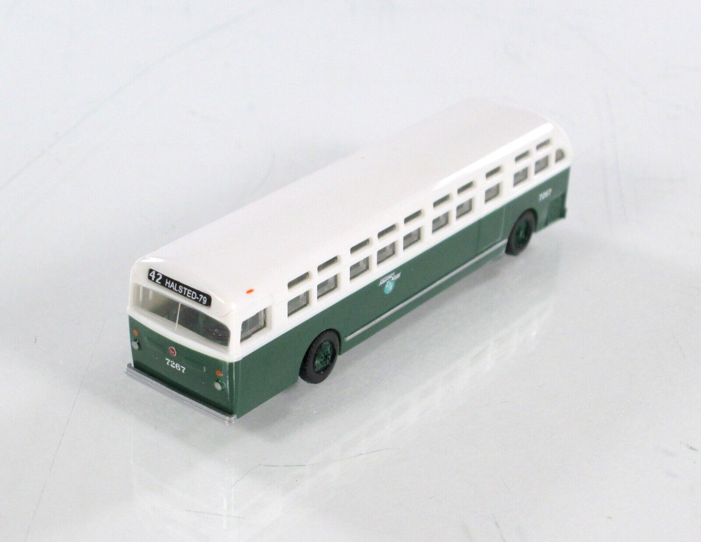 N Scale ***CHICAGO TRANSIT*** Motor Coach, TWA Ad, #7267 -- WHEELS of TIME 90161