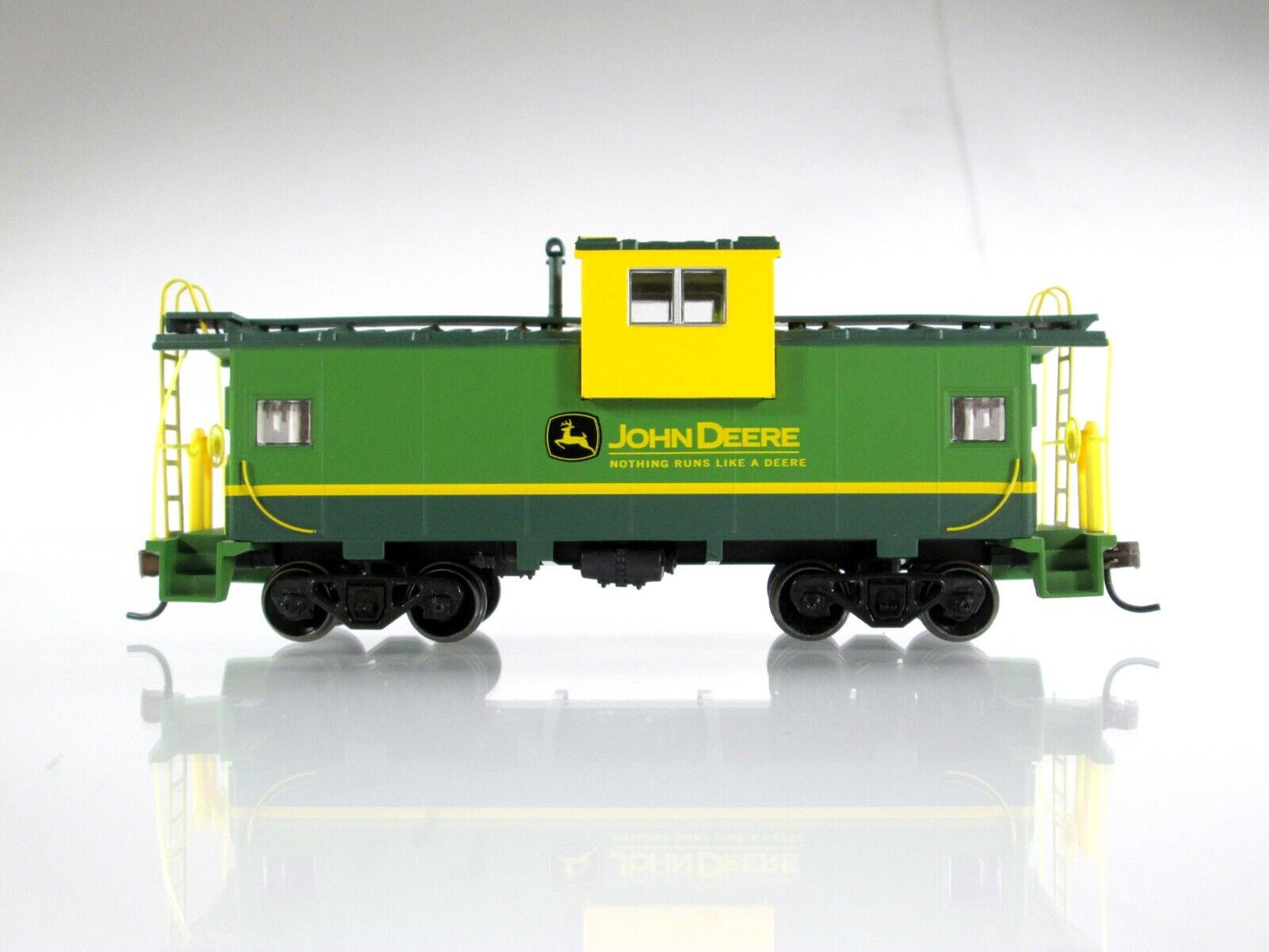 HO Scale ***JOHN DEERE*** 36' Wide Vision Green / Yellow Caboose -- Athearn 7721