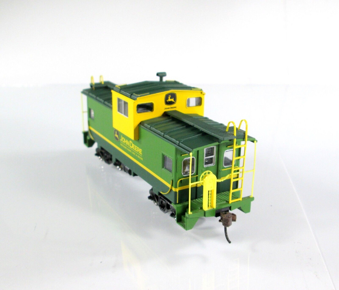 HO Scale ***JOHN DEERE*** 36' Wide Vision Green / Yellow Caboose -- Athearn 7721