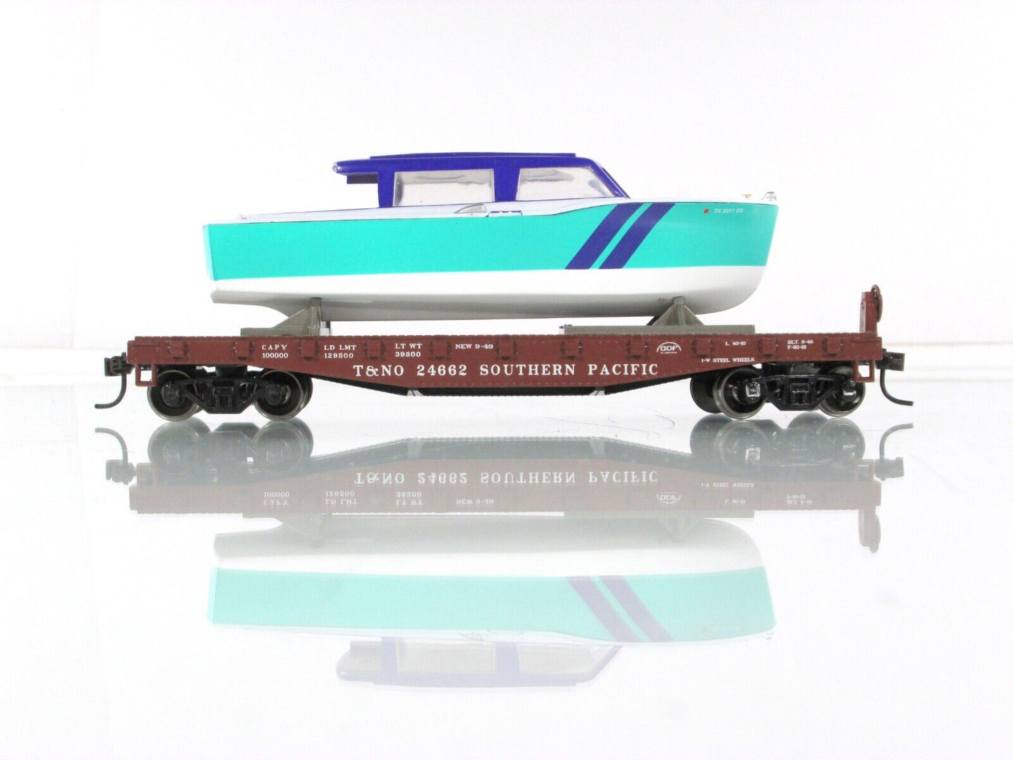 HO Scale ***SOUTHERN PACIFIC*** Flat Car w/ Boat, SP 24662 - Athearn 96321 *RARE