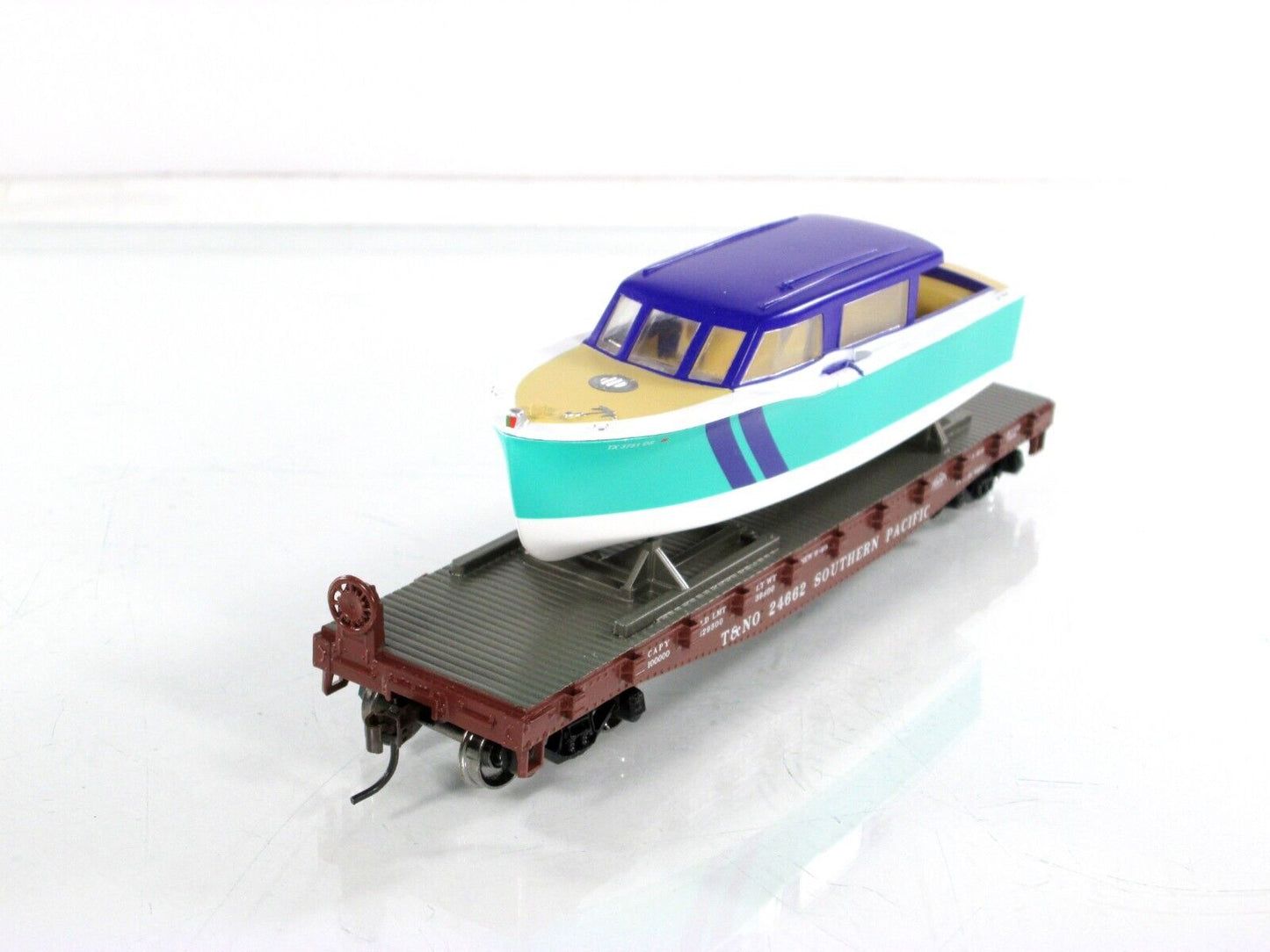HO Scale ***SOUTHERN PACIFIC*** Flat Car w/ Boat, SP 24662 - Athearn 96321 *RARE