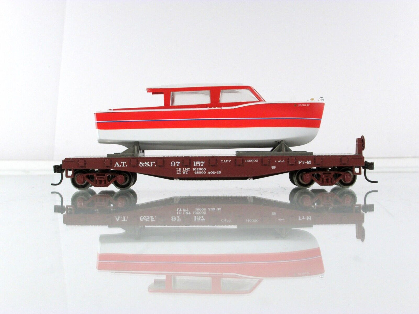HO Scale ***SANTA FE*** 40' Flat Car w/ Boat, ATSF 97157 - Athearn 96314 ***RARE