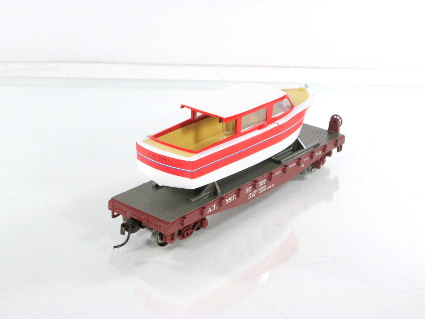 HO Scale ***SANTA FE*** 40' Flat Car w/ Boat, ATSF 97157 - Athearn 96314 ***RARE
