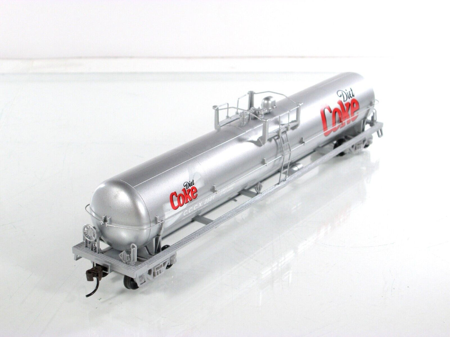 HO Scale ***DIET COKE*** 62' Single Dome Jumbo Tank Car, CCCX 2501 -Athearn 8340