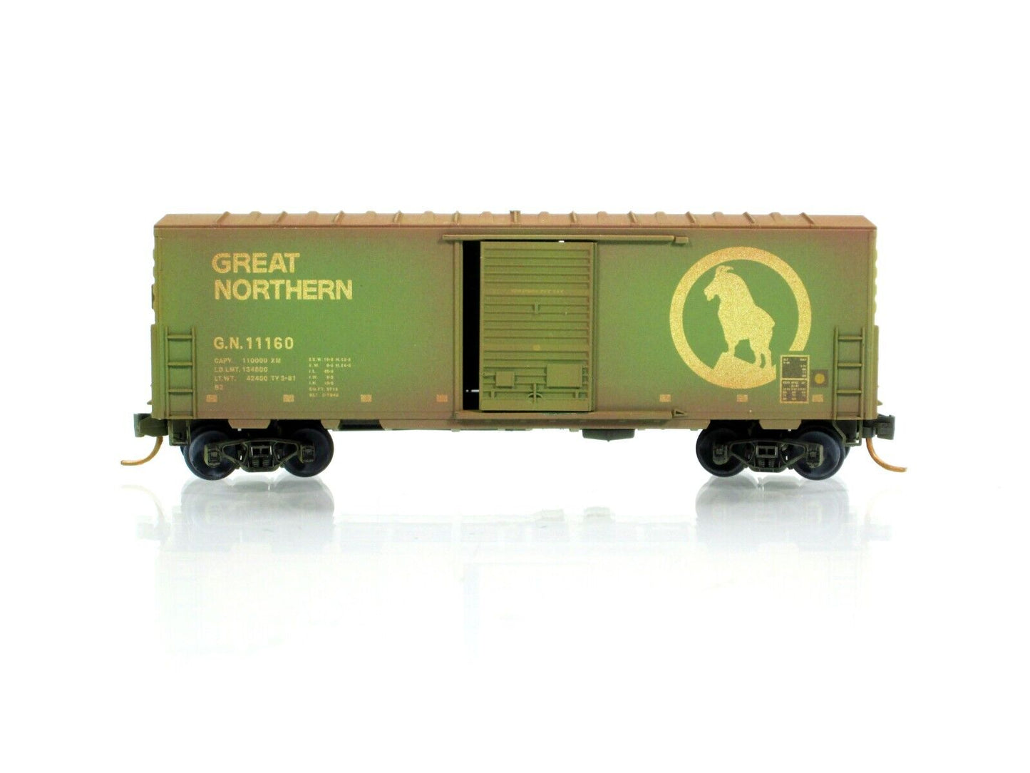 N Scale **GREAT NORTHERN** Weathered Graffiti 40' Box Car -Micro Trains 02444360